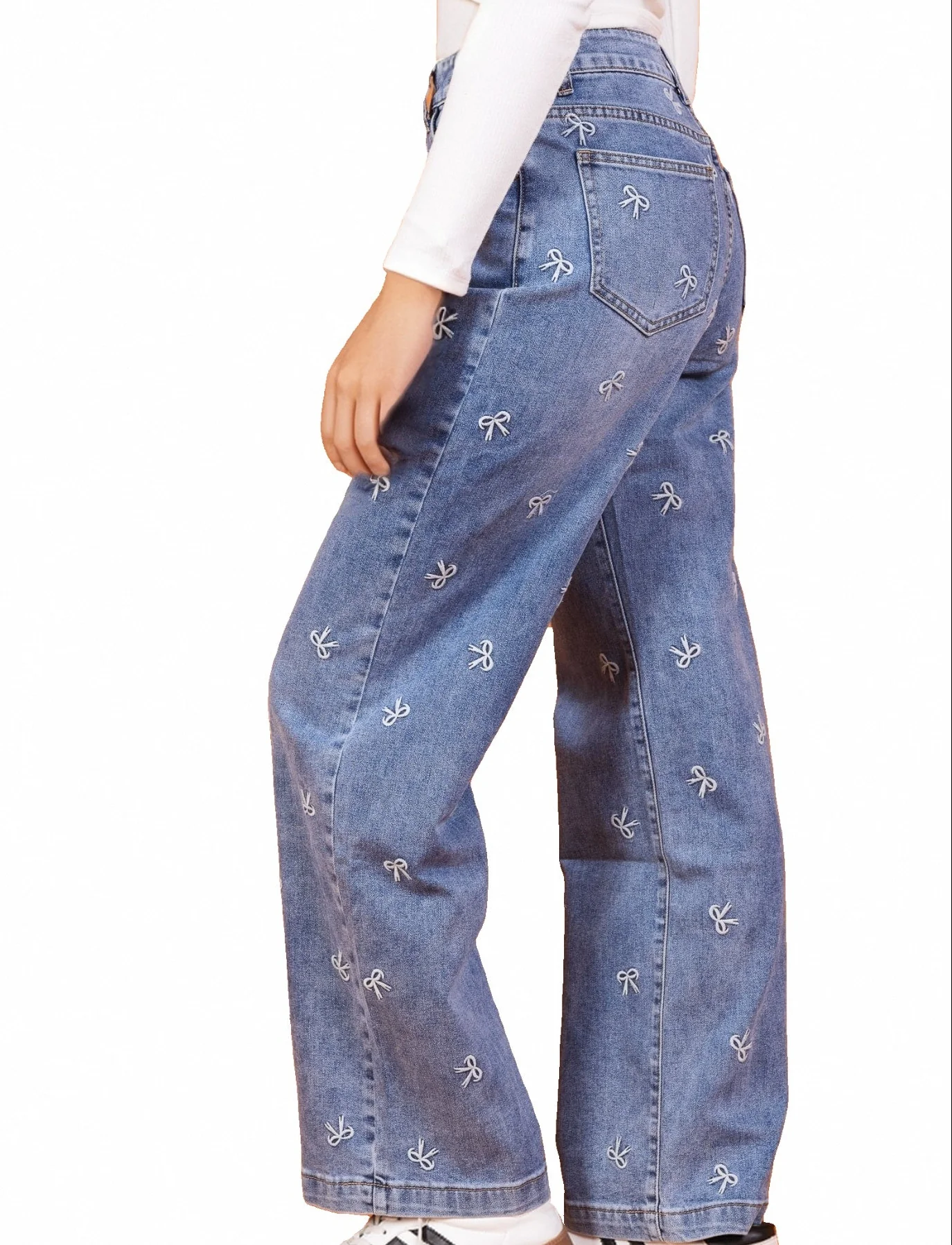 Jean Large Brodé Petit Nœud Papillon – Élégance Décontractée