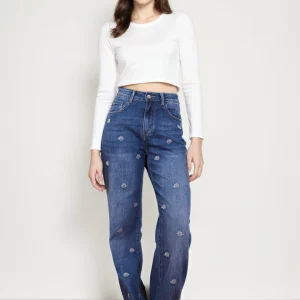Jean Large Brodé Petit Rose – Élégance Décontractée