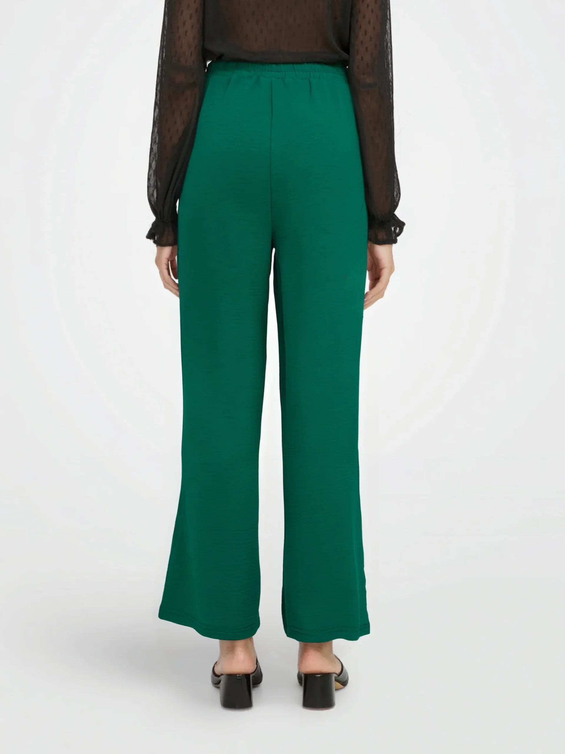 Pantalon fluide en tissu gaufré avec boutons décoratifs sur les poches – Image 8