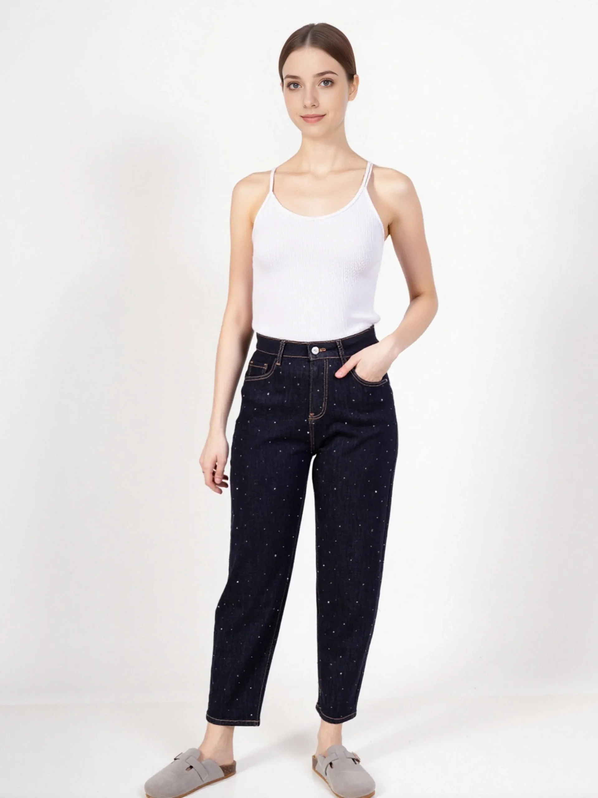 Jean mom entièrement orné de strass