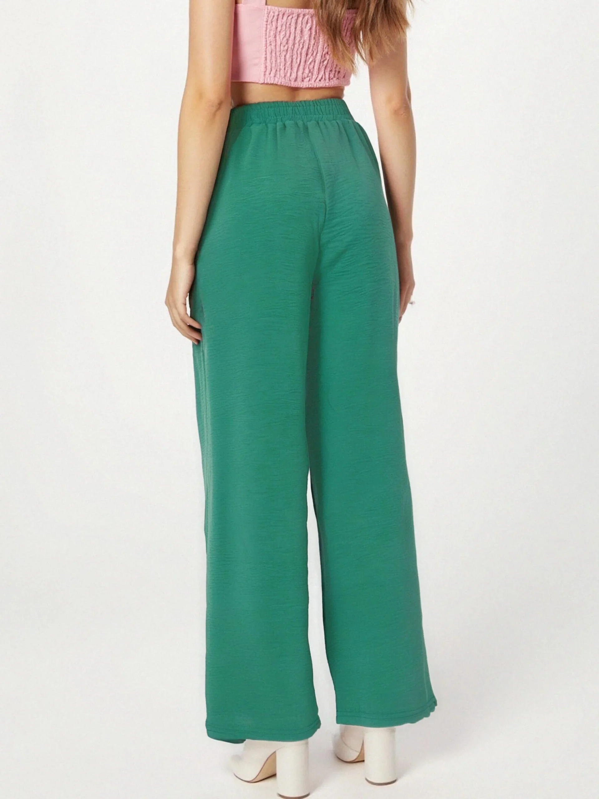 Pantalon fluide en tissu gaufré avec boutons décoratifs à l&rsquo;avant