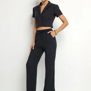 Pantalon droit à fines rayures verticales
