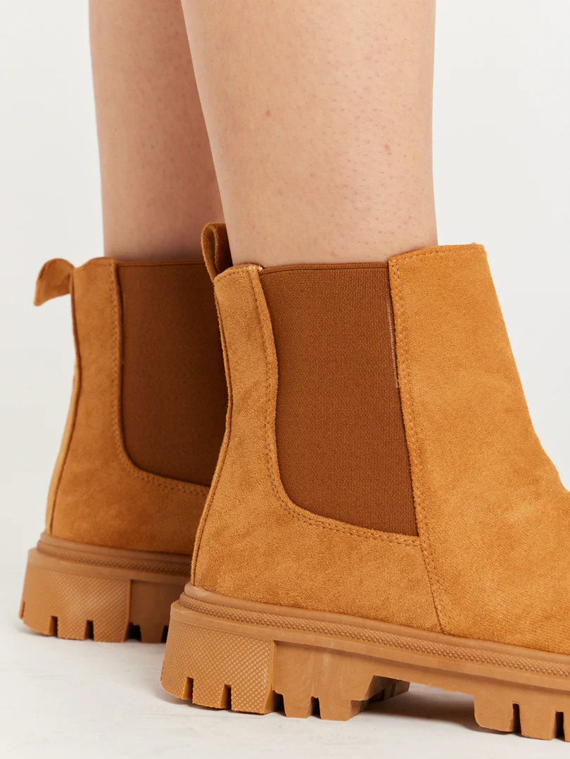 Bottines à semelles crantées