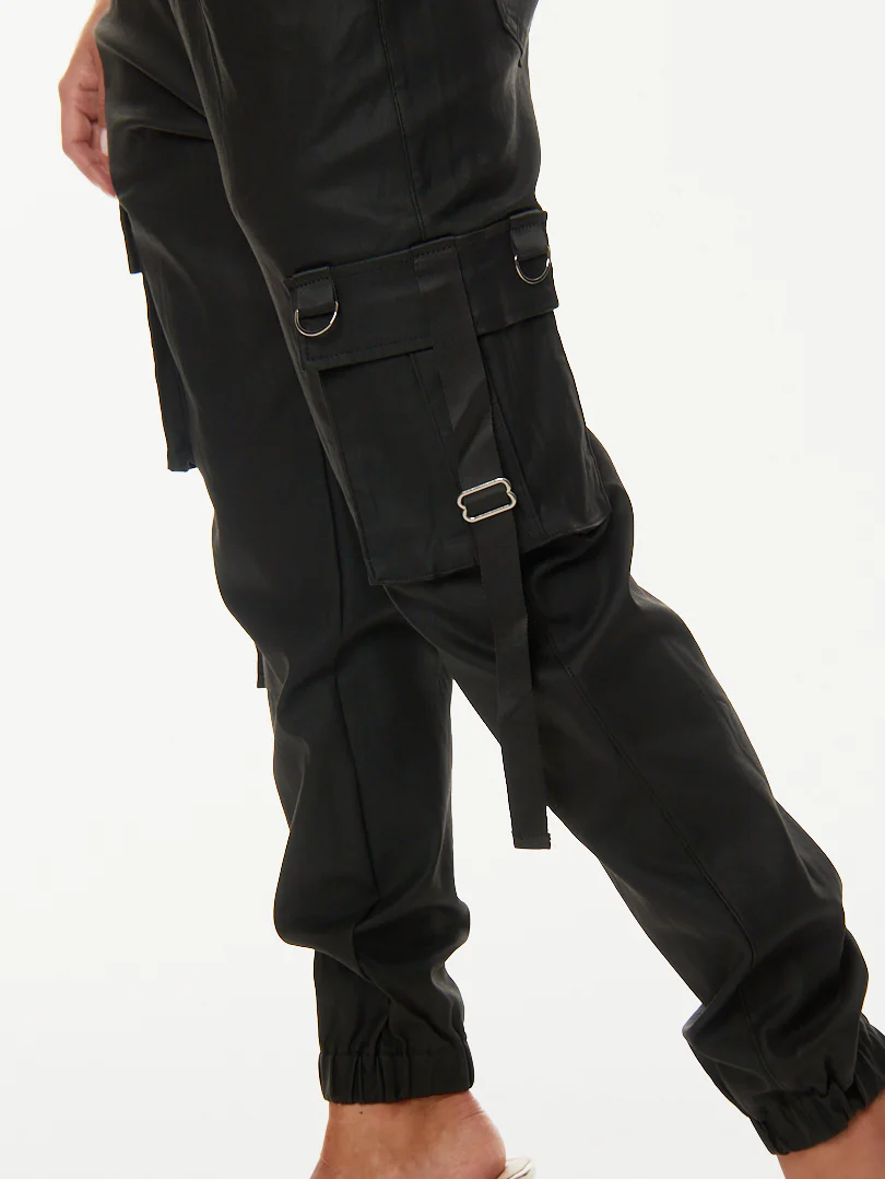 Pantalon cargo en jean enduit