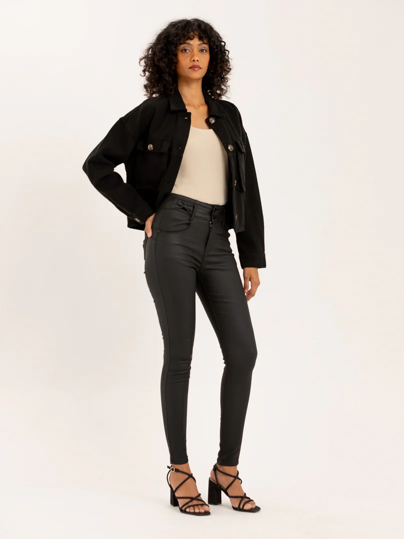Pantalon skinny effet cuir double rangeé de boutons