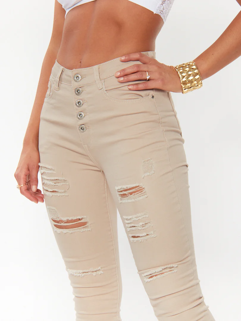 Jean skinny beige à boutons et déchirures légères