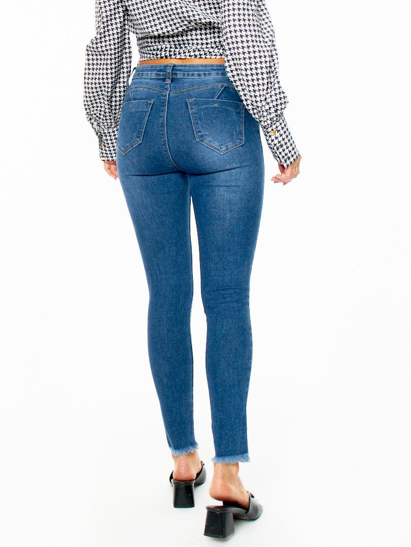 Jean push up finition effilochée