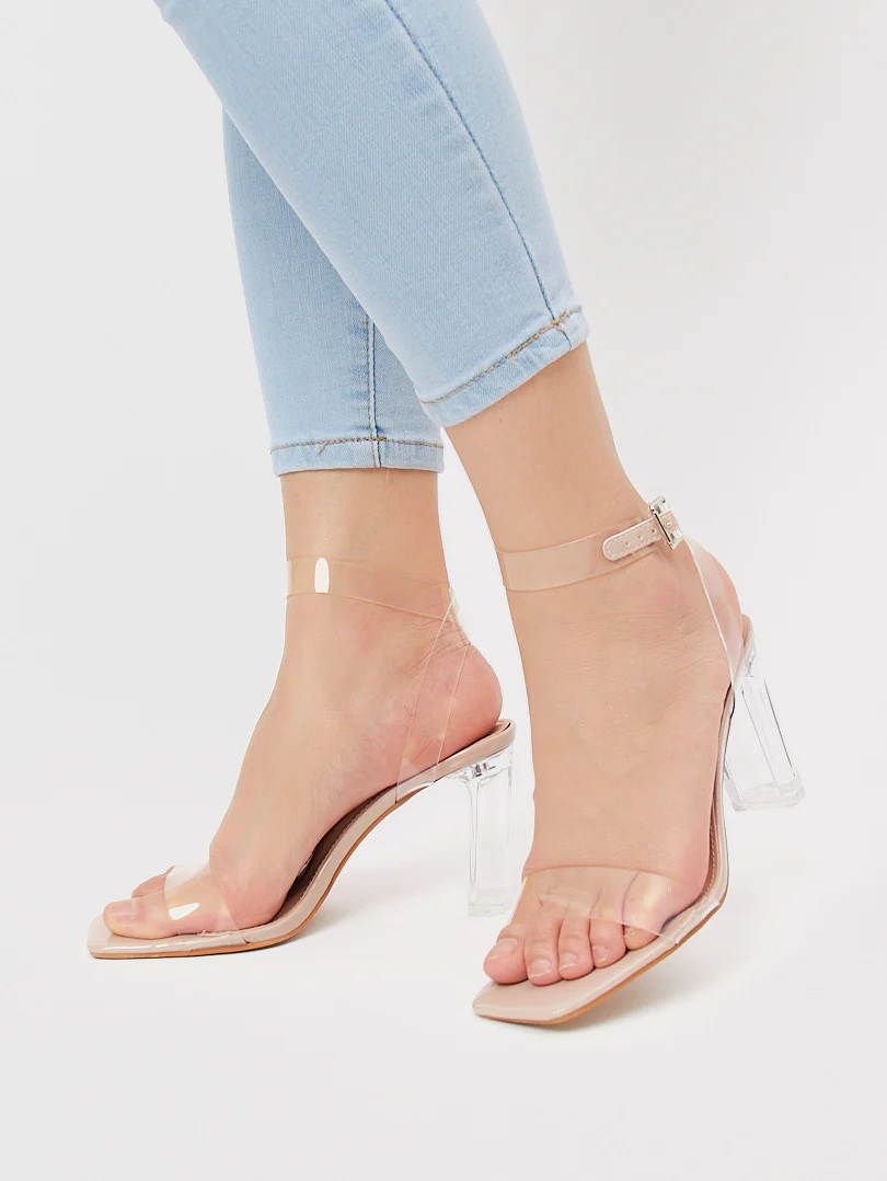 Sandale avec talon et strass transparents ajustable