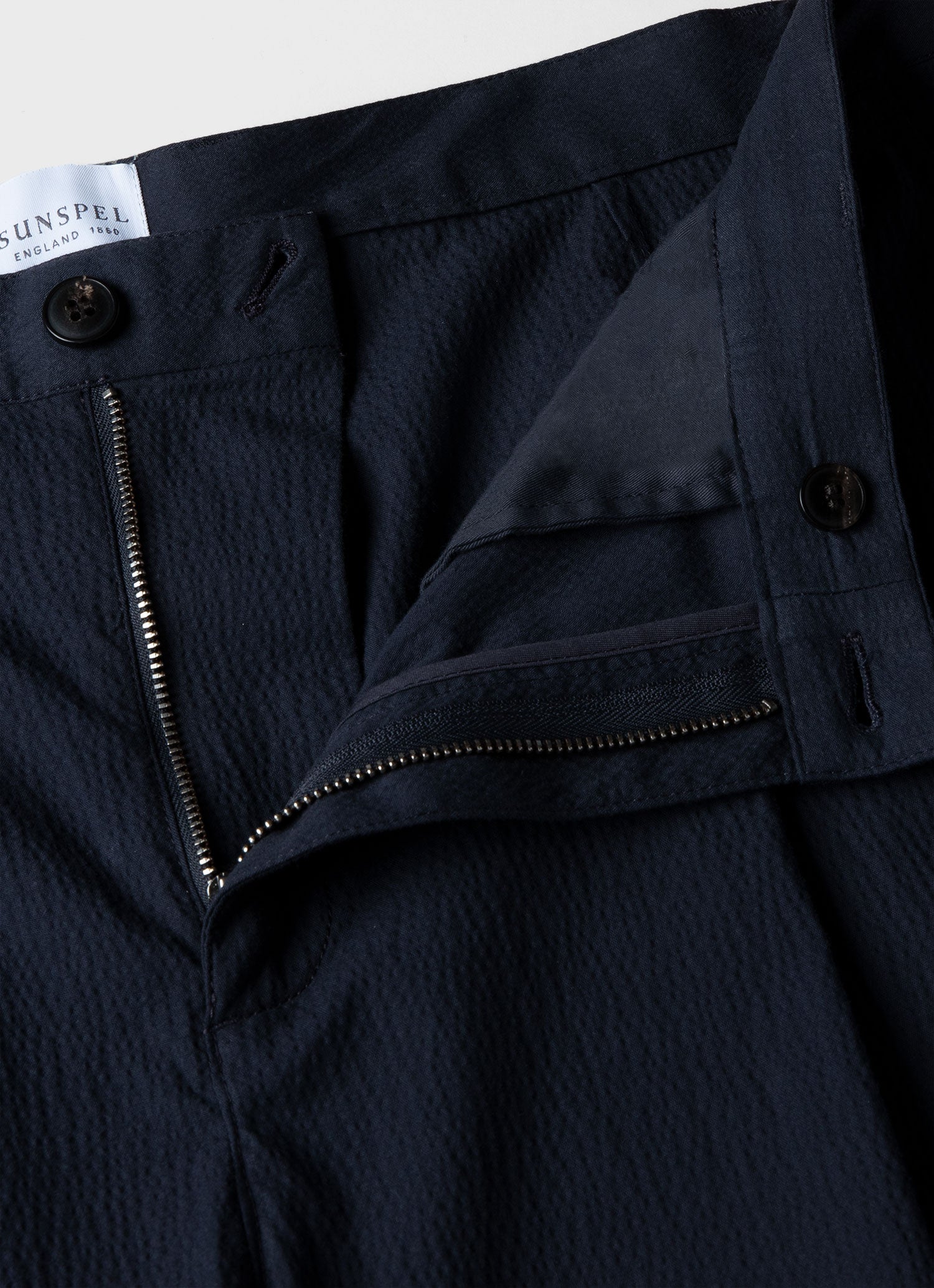 Men's Pleated Seersucker Trouser in Navy – Image 4