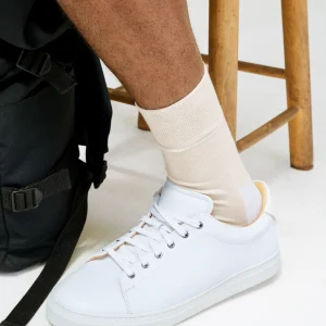 Les chaussettes non teintes