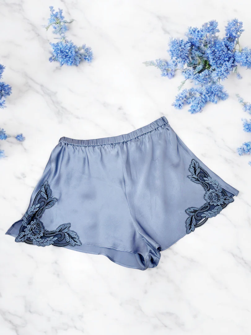 AMOUR Shorty en soie et dentelle Bleu 19 mommes