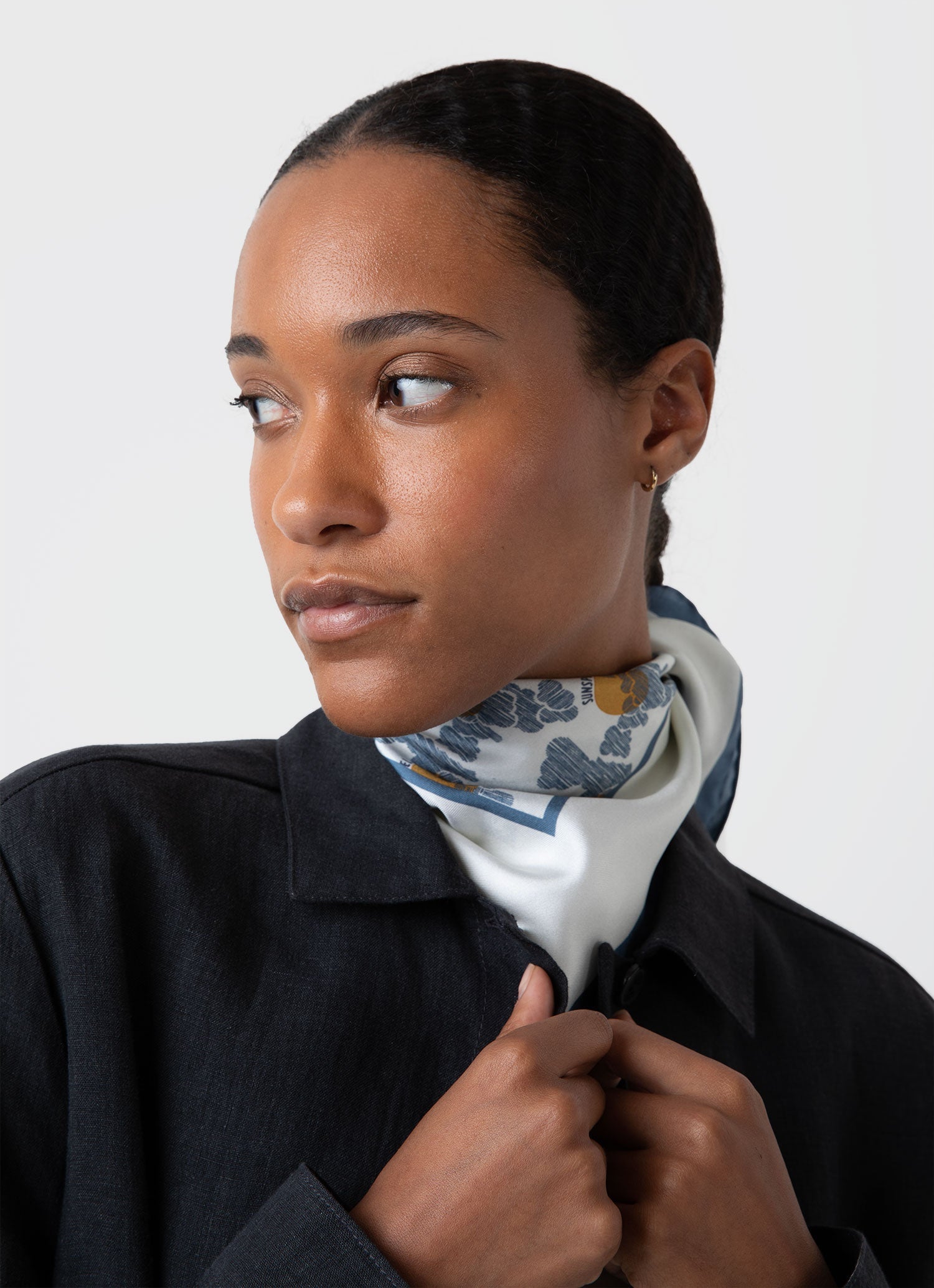 Women&rsquo;s Linen Twin Pocket Jacket in Black